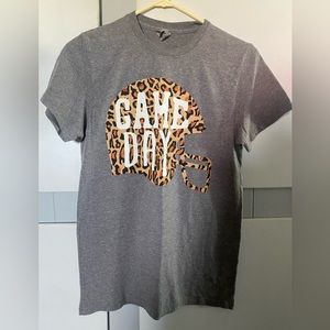 Super cute Game Day 🏈 T-Shirt - Size S